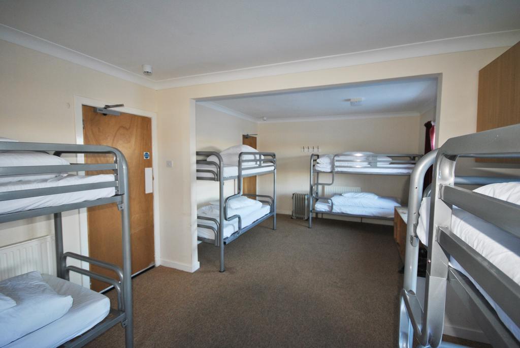Saucy Mary'S Hostel Kyleakin Room photo